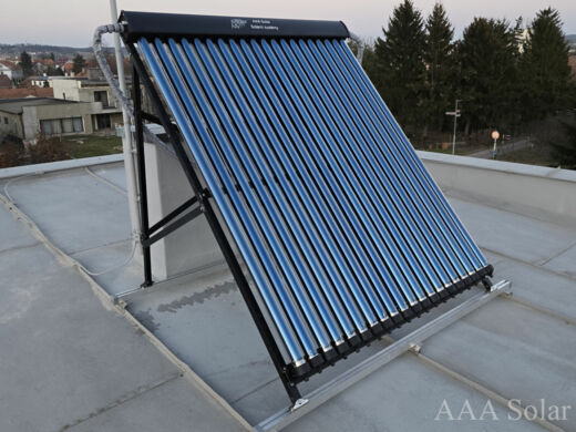 Instalace trubicového kolektoru na rovné střeše.