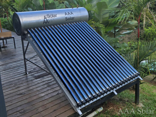 Montáž trubicového kolektoru s bojlerem v Kostarice.